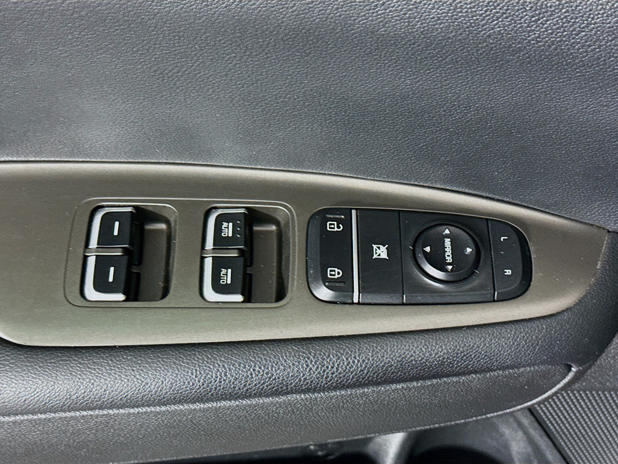 Used 2020 Kia Optima SE FWD image 24