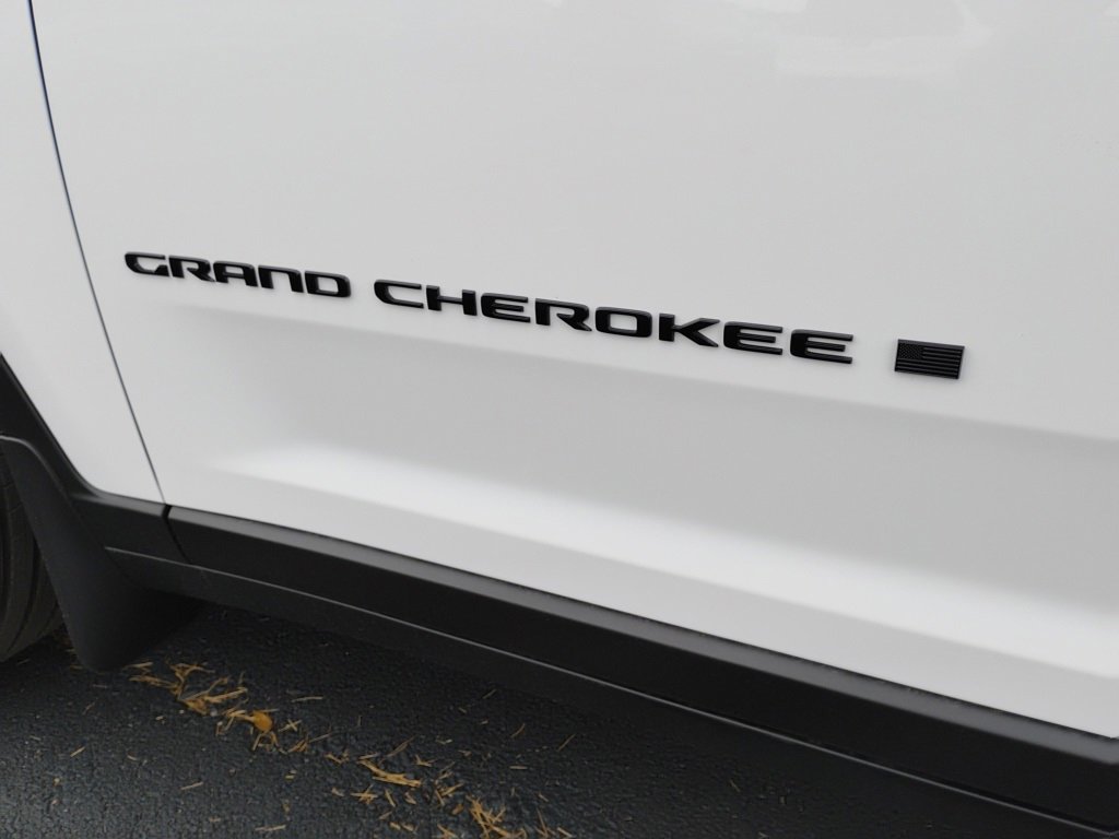 New 2025 Jeep Grand Cherokee Limited w/ Luxury Tech Group II image 10