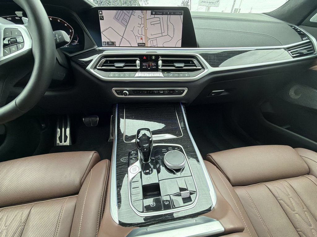 Used 2021 BMW X7 M50i w/ Dynamic Handling Package AWD/4WD image 24