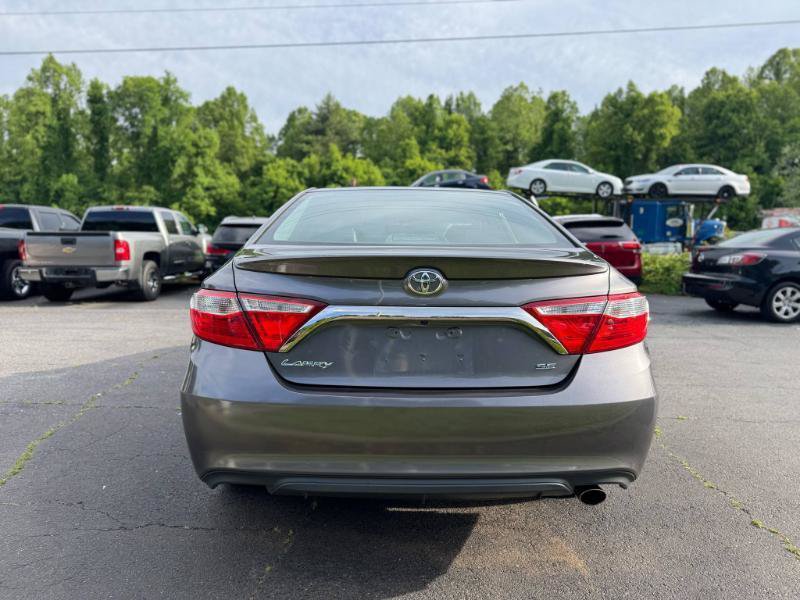 Used 2017 Toyota Camry SE FWD image 6