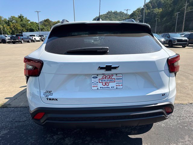 New 2026 Chevrolet Trax LT w/ Sunroof Package FWD image 6