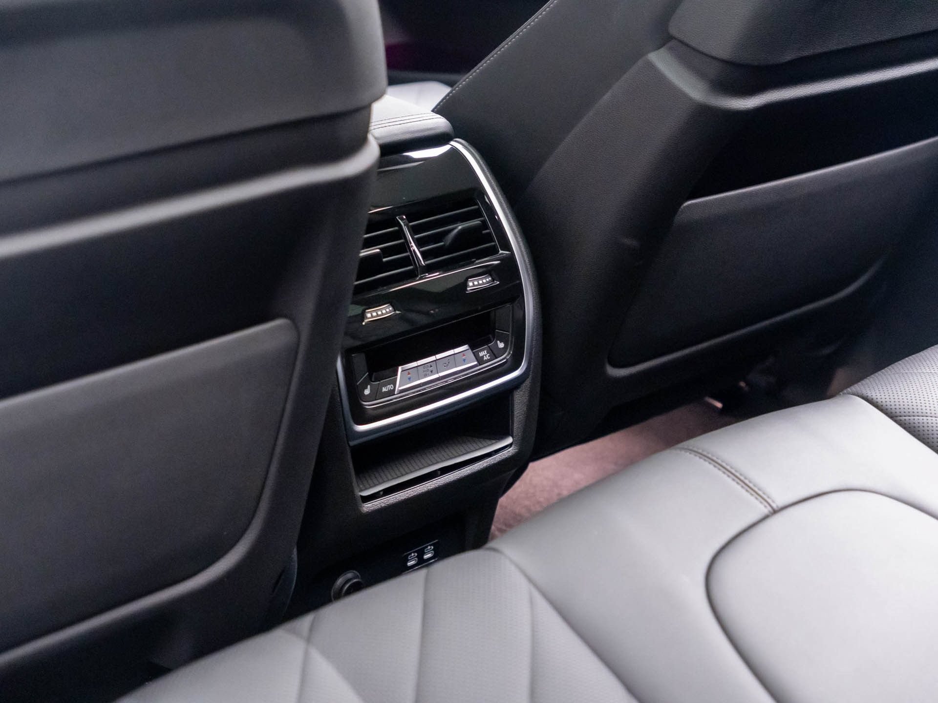 Used 2024 BMW X5 M60i w/ Climate Comfort Package AWD/4WD image 18