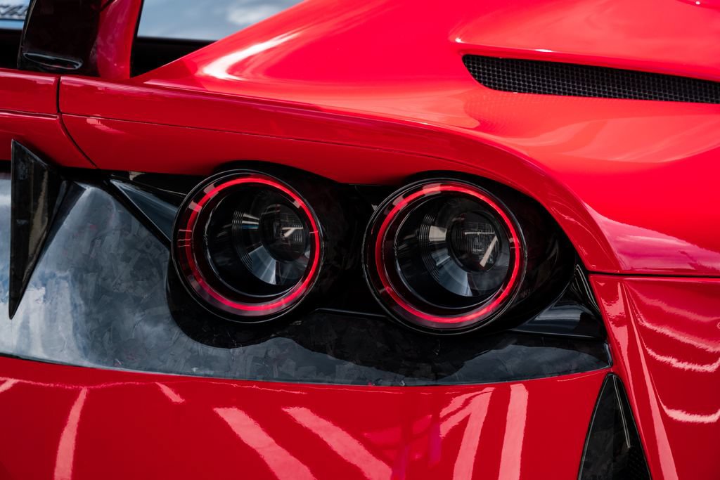 Used 2020 Ferrari 812 Superfast RWD image 17