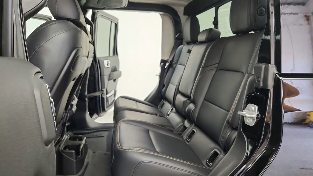 Used 2025 Jeep Gladiator Sport image 30