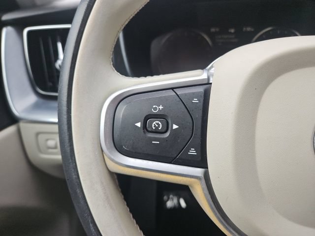 Used 2020 Volvo XC60 T5 Momentum FWD image 18