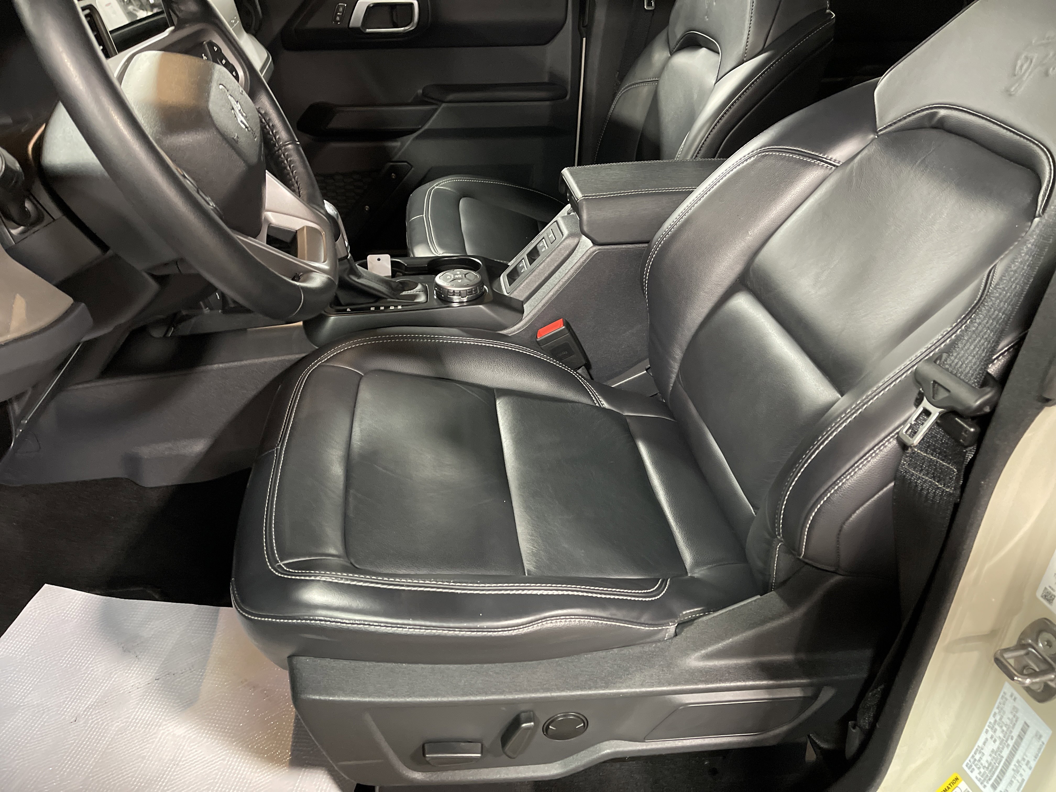 Used 2025 Ford Bronco Outer Banks image 9