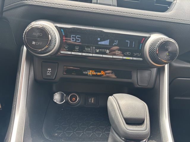 Used 2023 Toyota RAV4 LE AWD/4WD image 12
