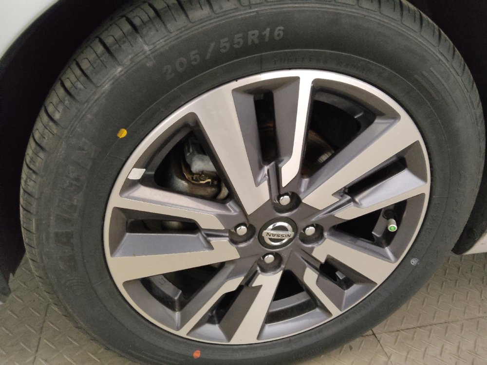 Used 2020 Nissan Versa SV FWD image 31