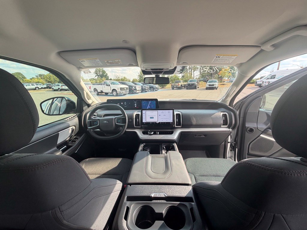 Used 2025 Ford Expedition Active RWD image 16