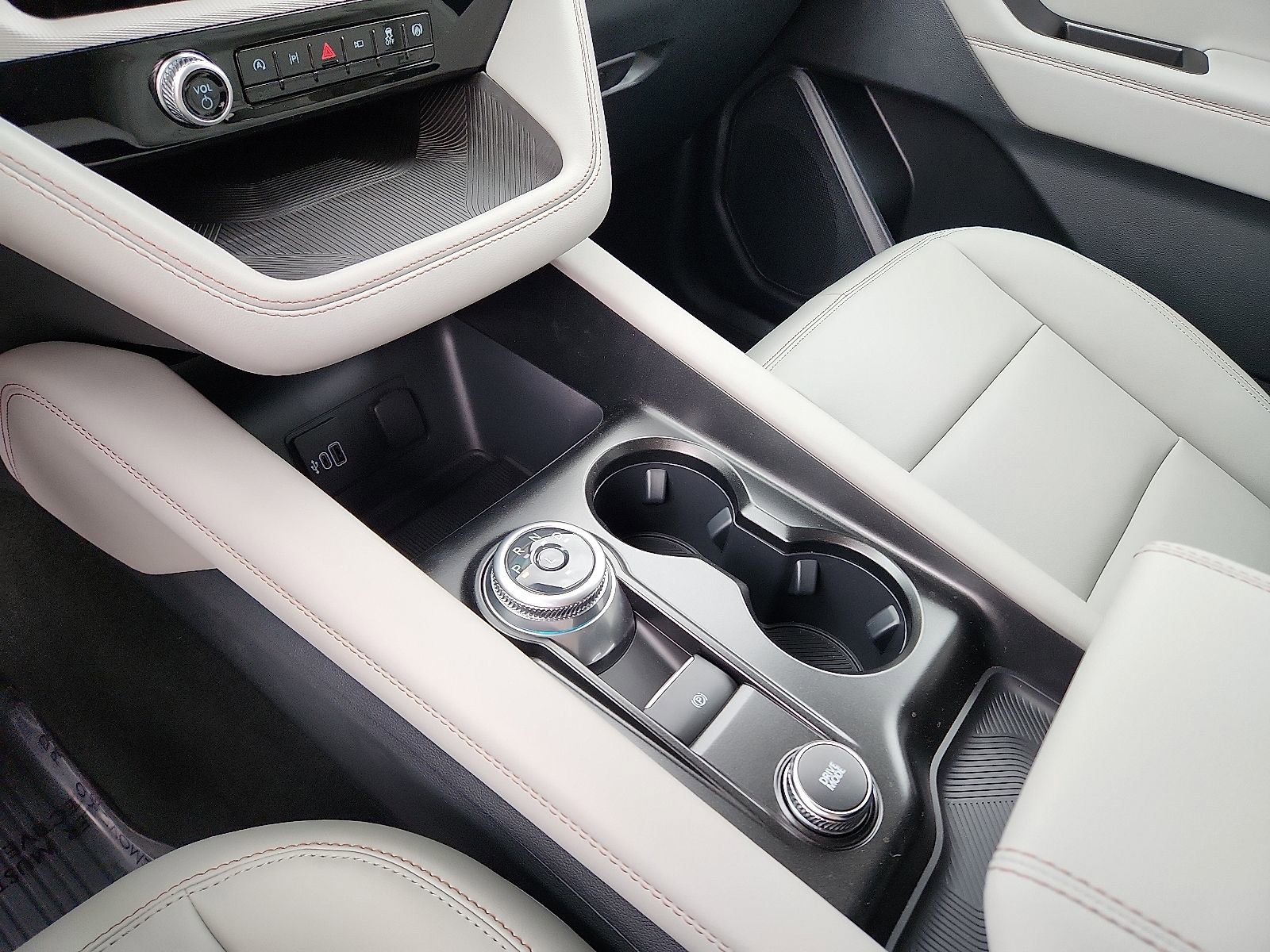 New 2026 Ford Explorer Active w/ Active Comfort Package image 18