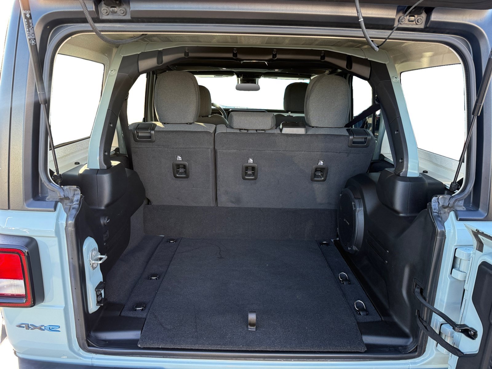 Used 2024 Jeep Wrangler Unlimited w/ Convenience Group AWD/4WD image 17