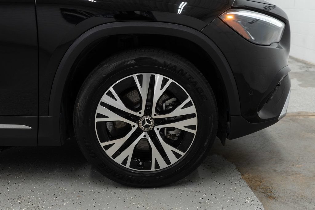 Used 2025 Mercedes-Benz GLA 250 4MATIC w/ Winter Package image 33