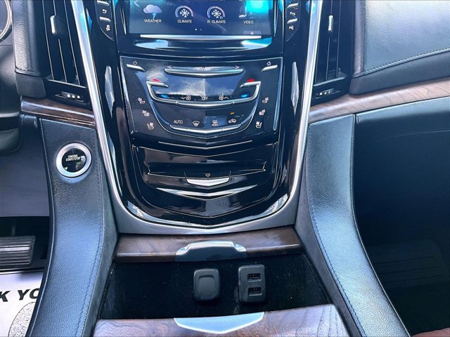 Used 2017 Cadillac Escalade ESV Luxury RWD image 23