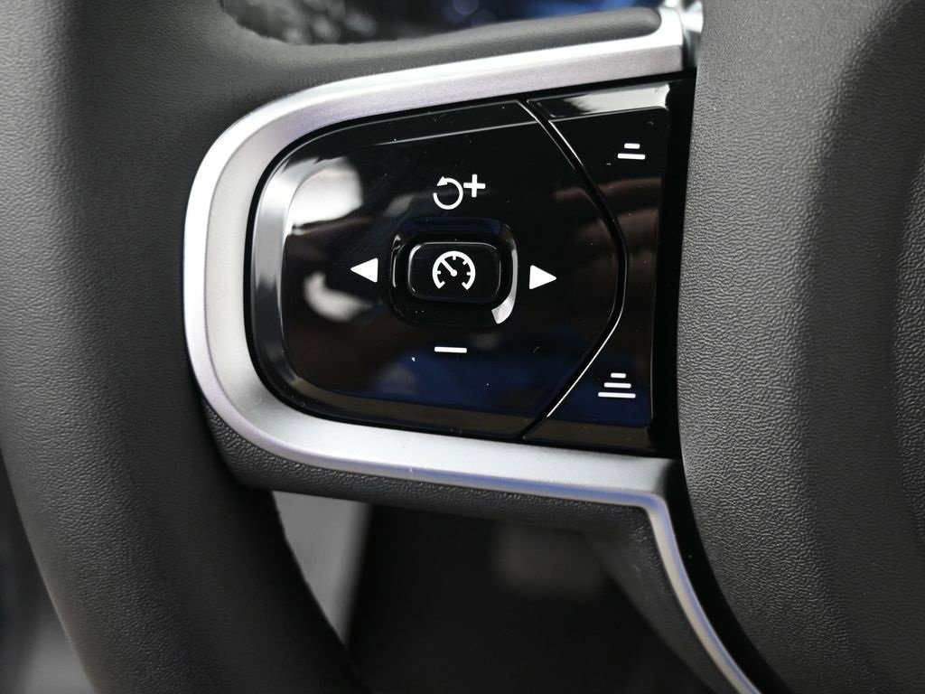 New 2026 Volvo XC90 B6 Plus w/ Protection Package Premier image 18