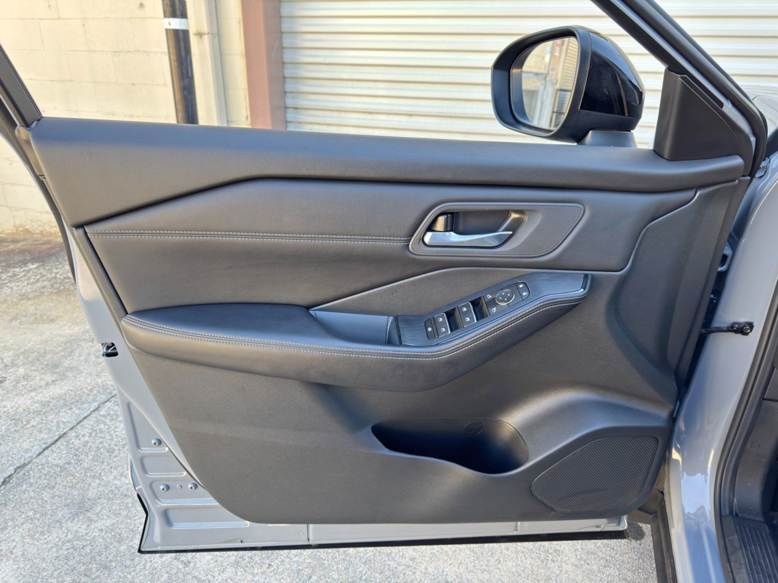 Used 2024 Nissan Rogue SL FWD image 36