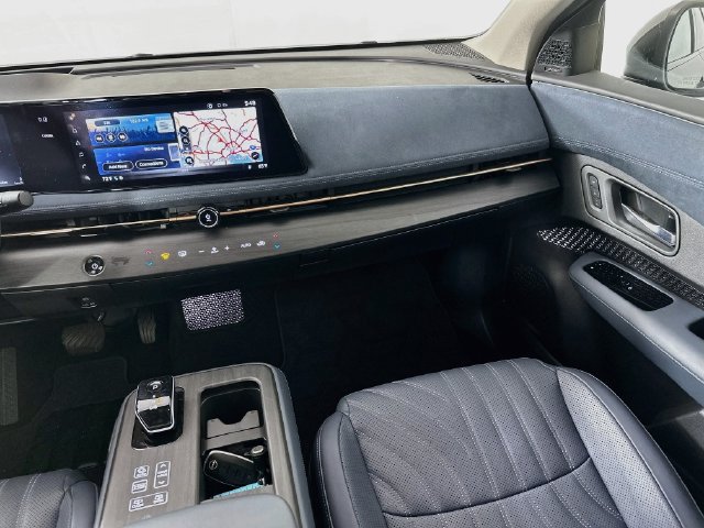 Used 2024 Nissan Ariya AWD image 28