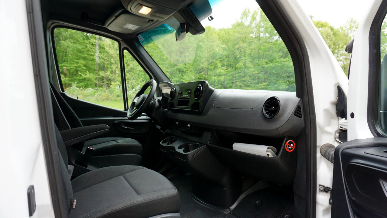 Used 2019 Mercedes-Benz Sprinter 1500 image 13