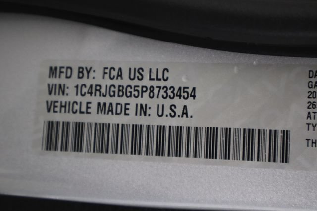 Used 2023 Jeep Grand Cherokee Limited w/ Black Appearance Package RWD image 39