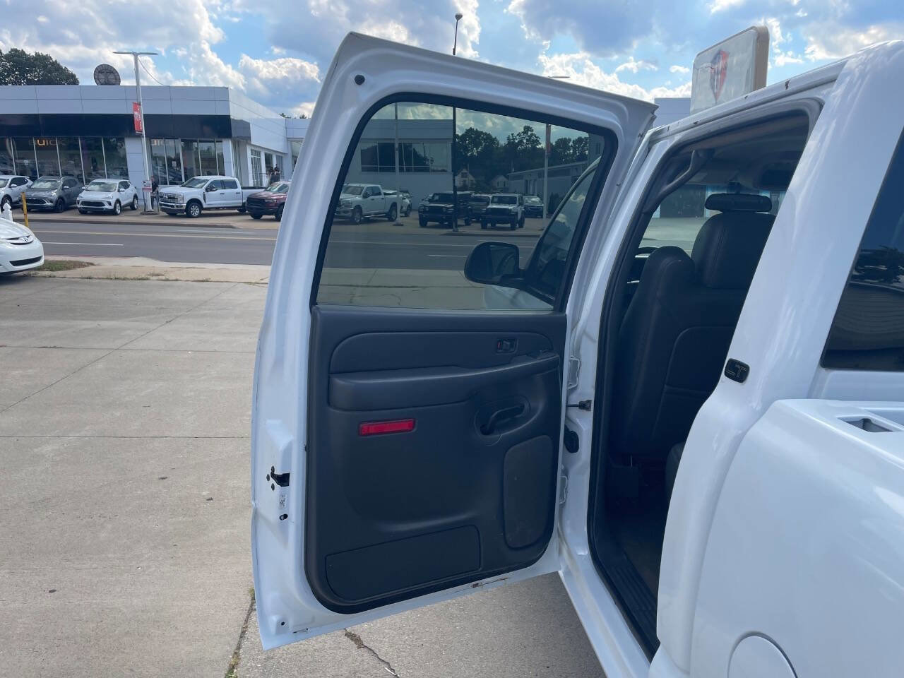 Used 2006 Chevrolet Silverado 2500 LT w/ Heavy-Duty Power Package image 25