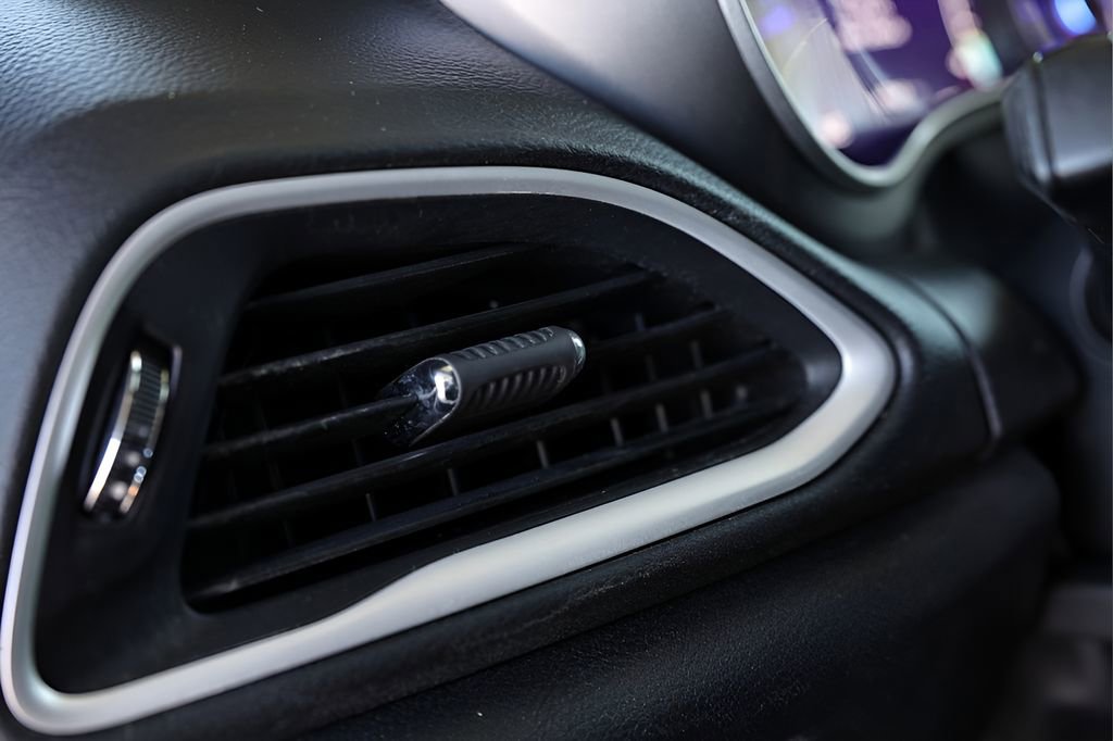 Used 2025 Chrysler Pacifica Select image 50