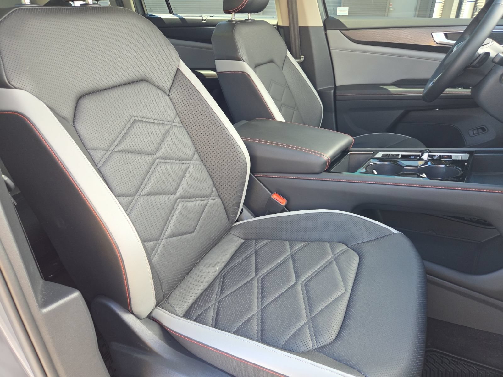 Certified 2024 Volkswagen Atlas Peak Edition SEL AWD/4WD image 19