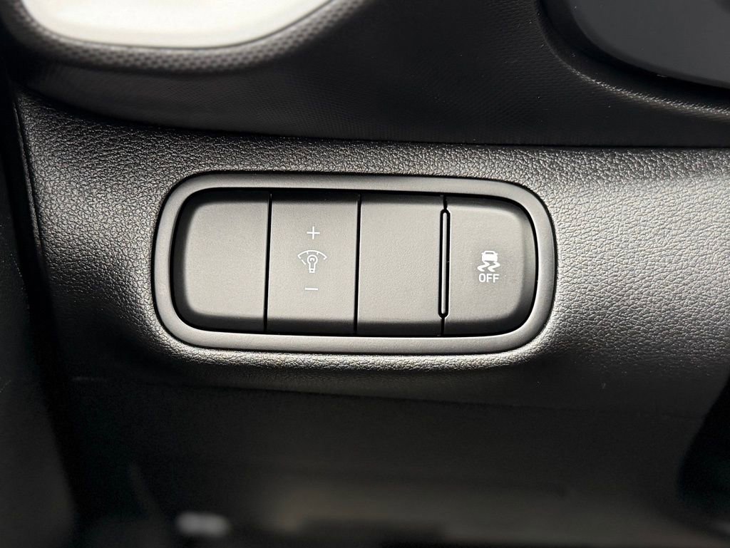 Used 2024 Hyundai Venue Limited image 20