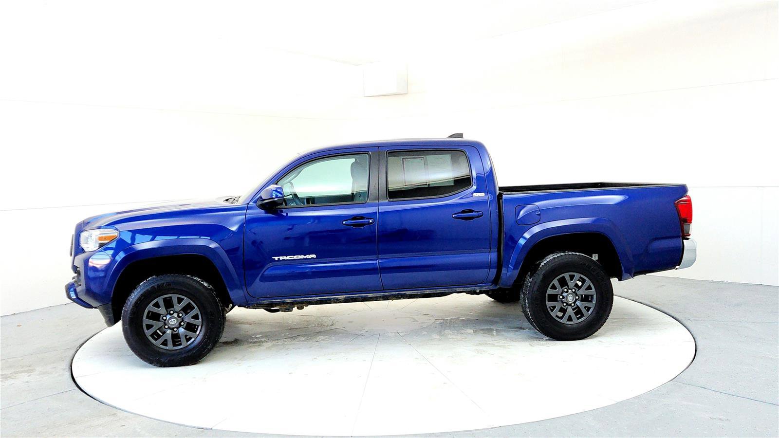 Certified 2023 Toyota Tacoma SR5 image 3