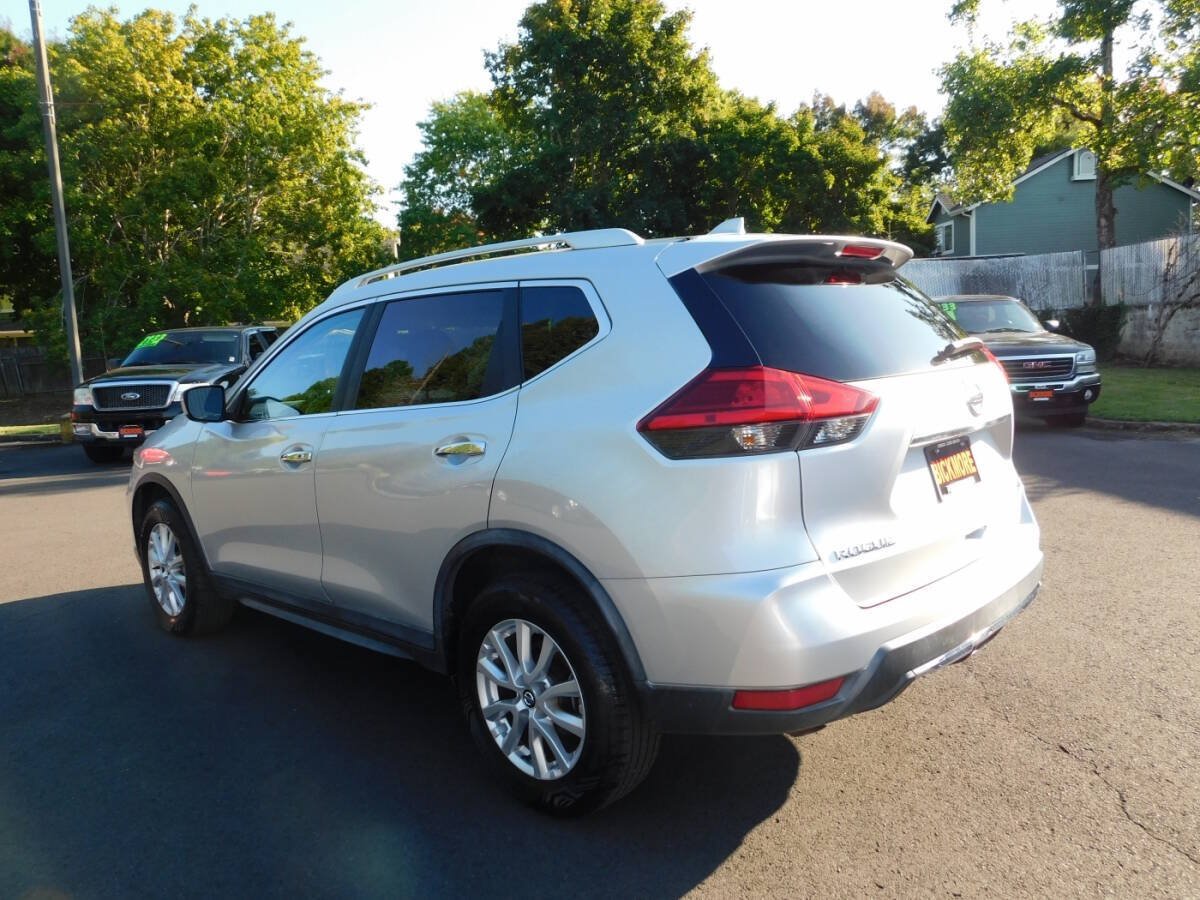 Used 2017 Nissan Rogue SV AWD/4WD image 3