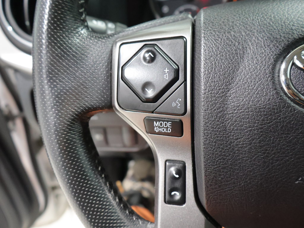 Used 2022 Toyota Tacoma SR5 w/ Technology Package AWD/4WD image 32