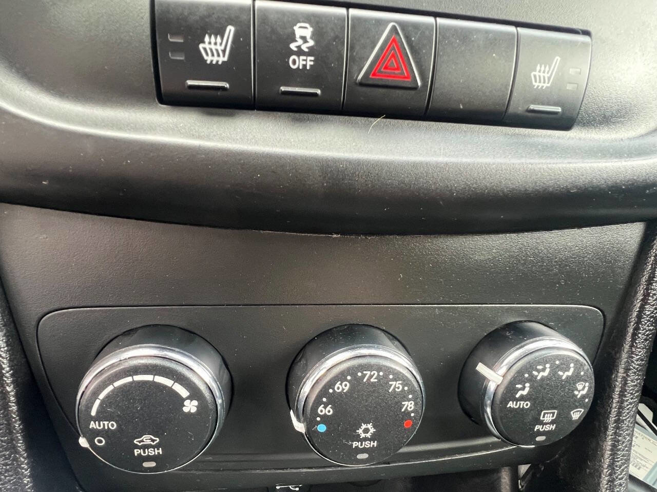Used 2014 Dodge Avenger R/T w/ Sun/Sound Group FWD image 15