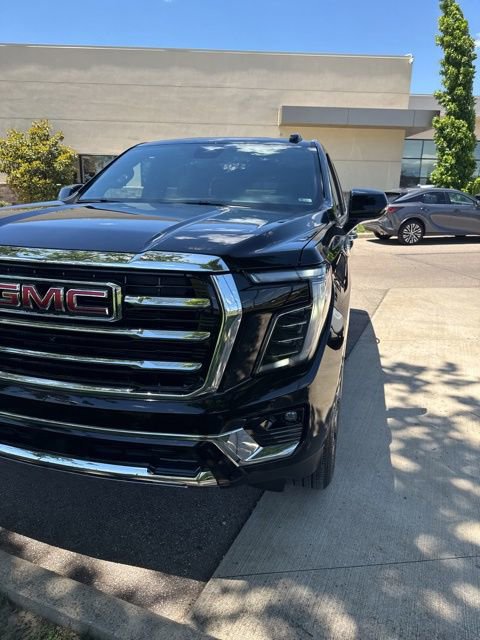Used 2025 GMC Yukon Elevation AWD/4WD image 2