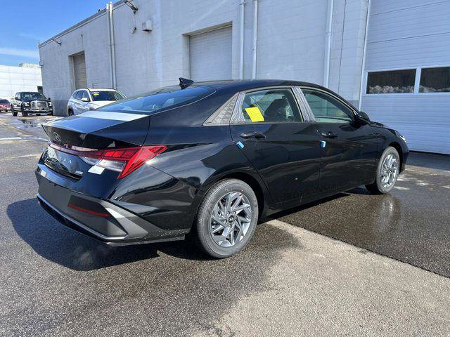New 2026 Hyundai Elantra Blue image 3
