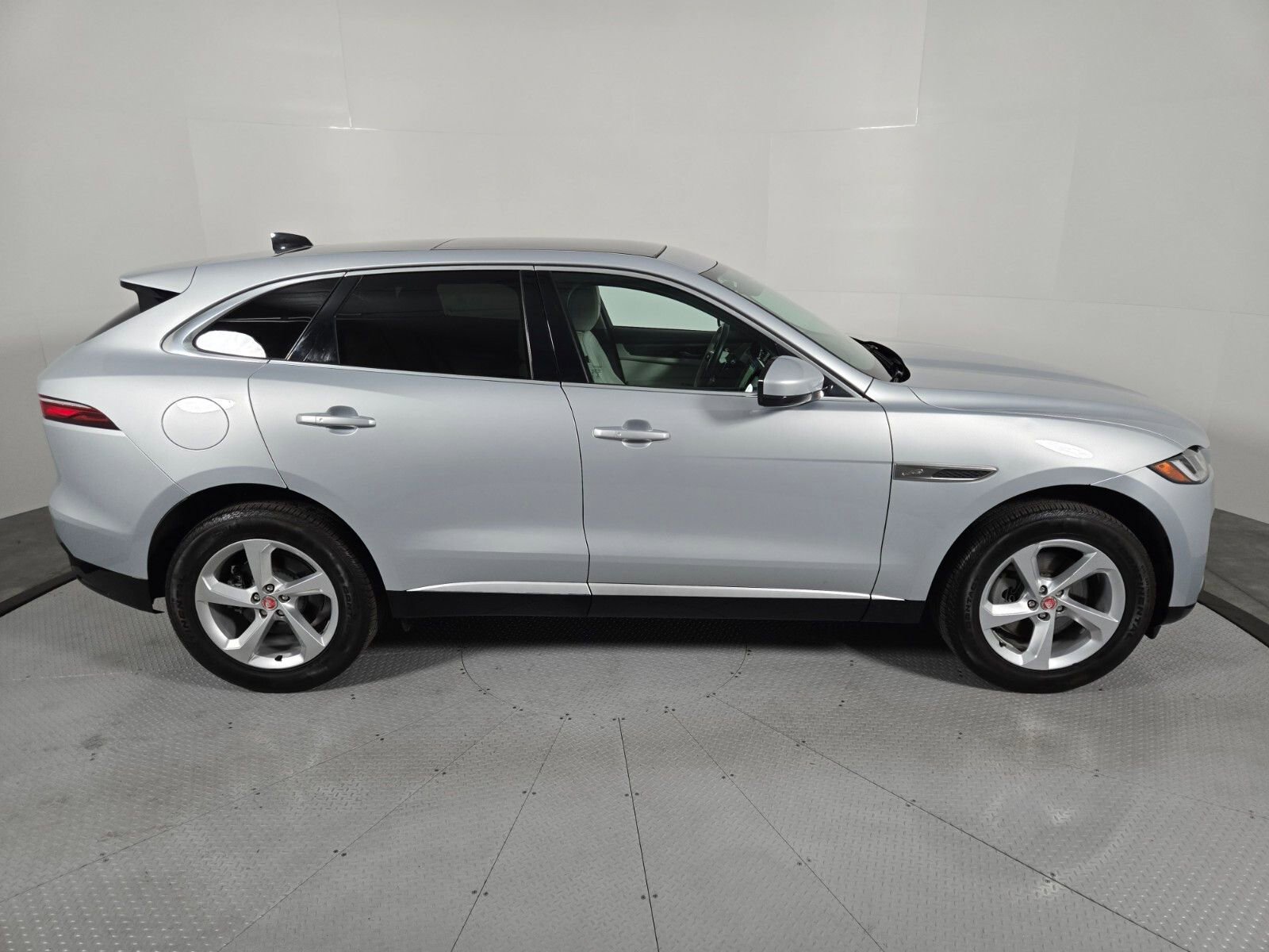 Used 2023 Jaguar F-PACE S image 6