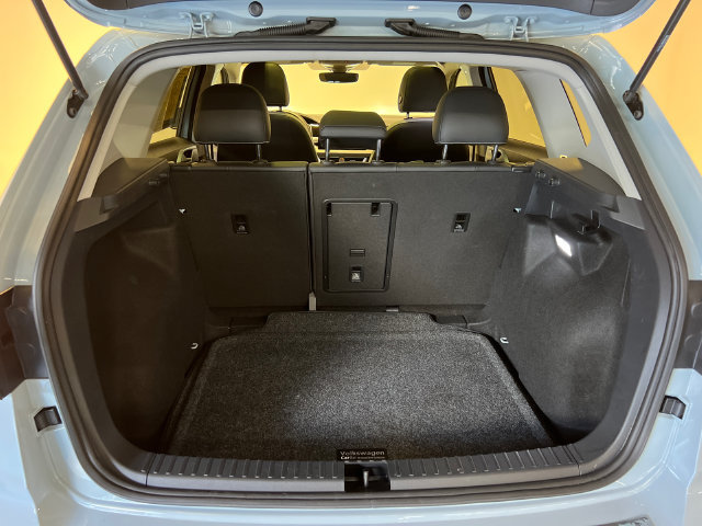 Certified 2025 Volkswagen Taos SE FWD image 5