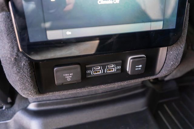 Used 2023 Jeep Grand Wagoneer 4WD w/ Flexible Seating Group image 21