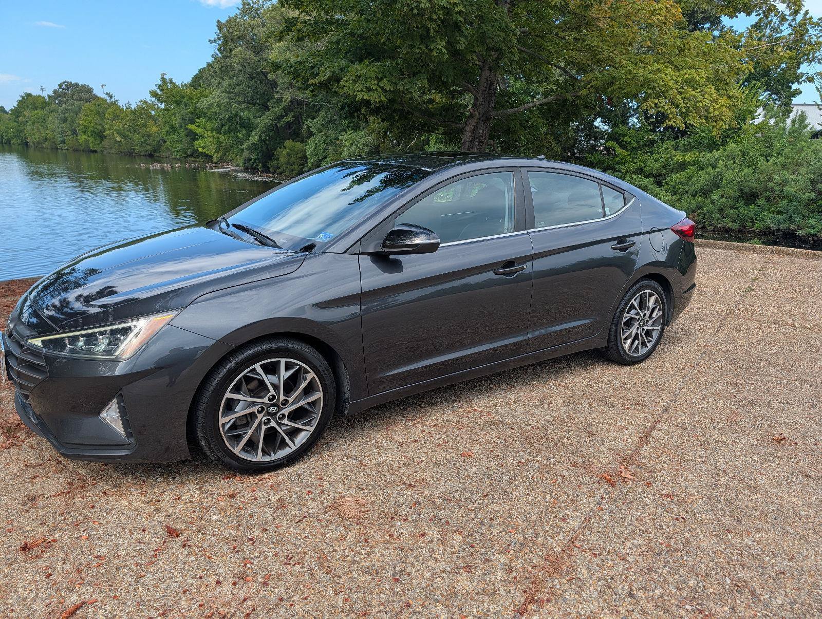 Used 2020 Hyundai Elantra Limited w/ Ultimate Package 03 FWD image 9