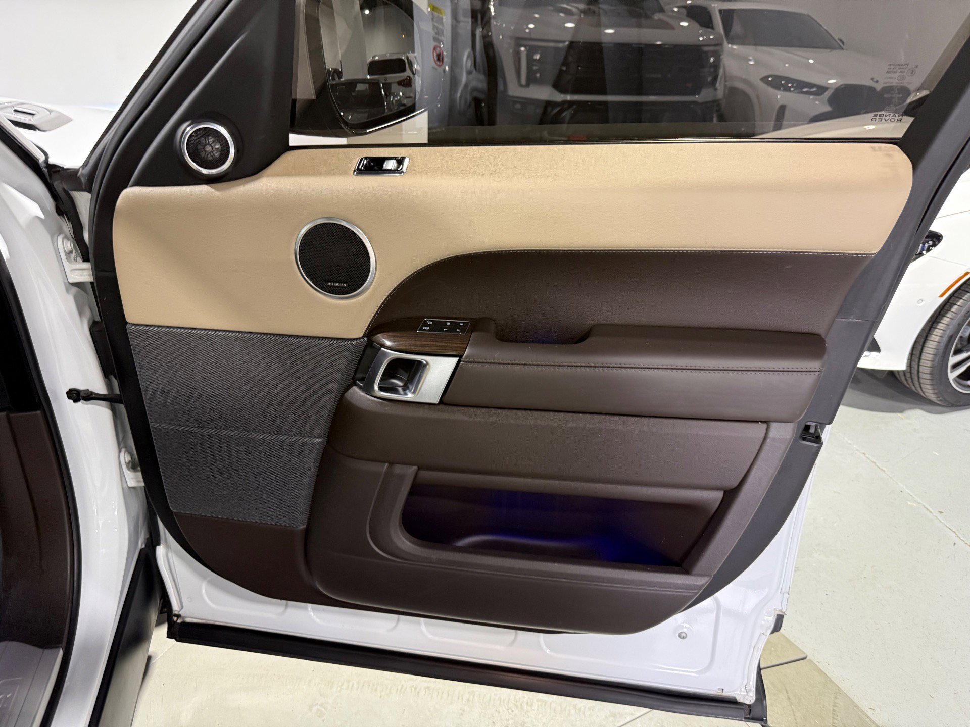 Used 2018 Land Rover Range Rover Sport HSE AWD/4WD image 43