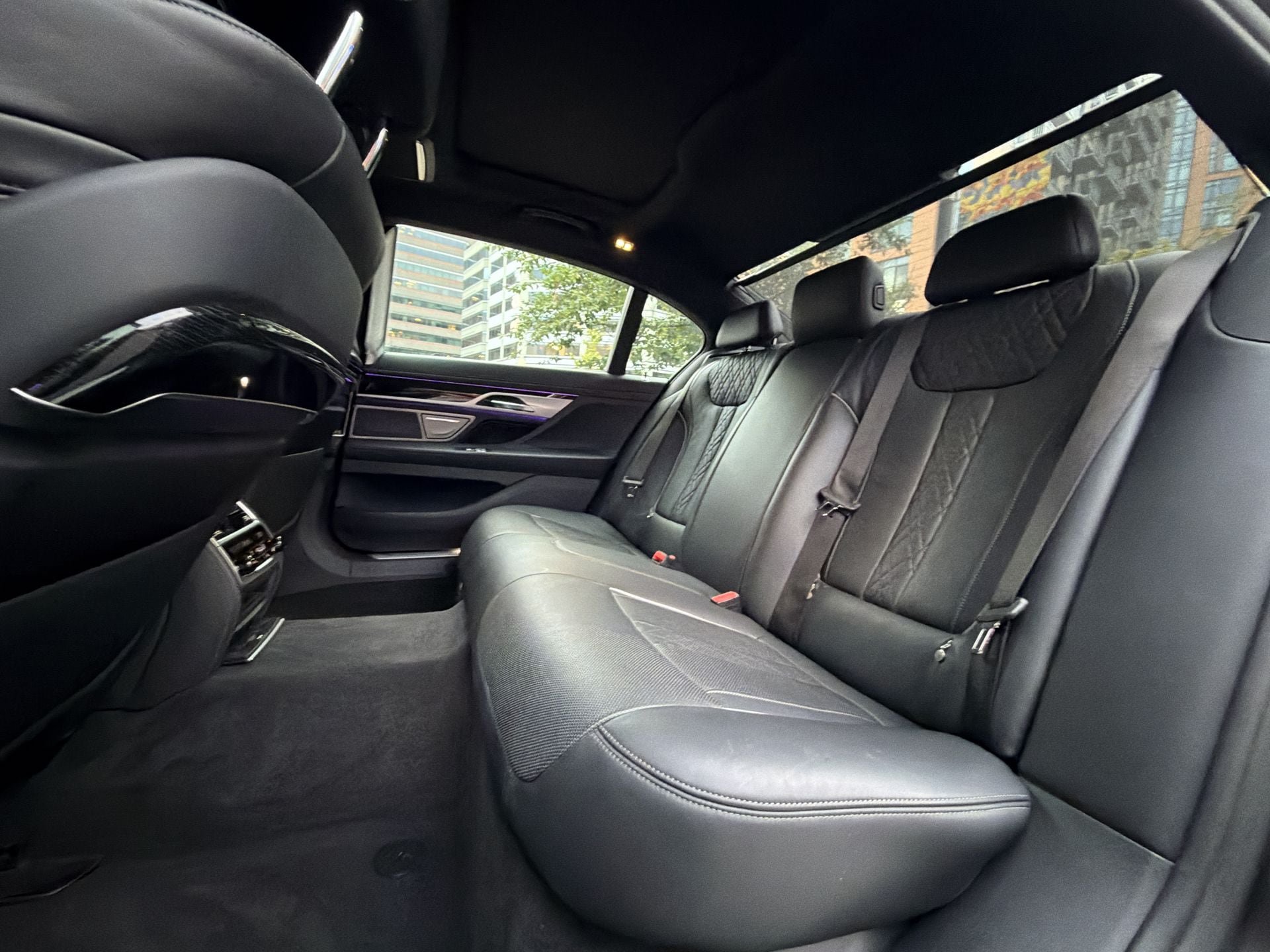 Used 2019 BMW 750i xDrive AWD/4WD image 27