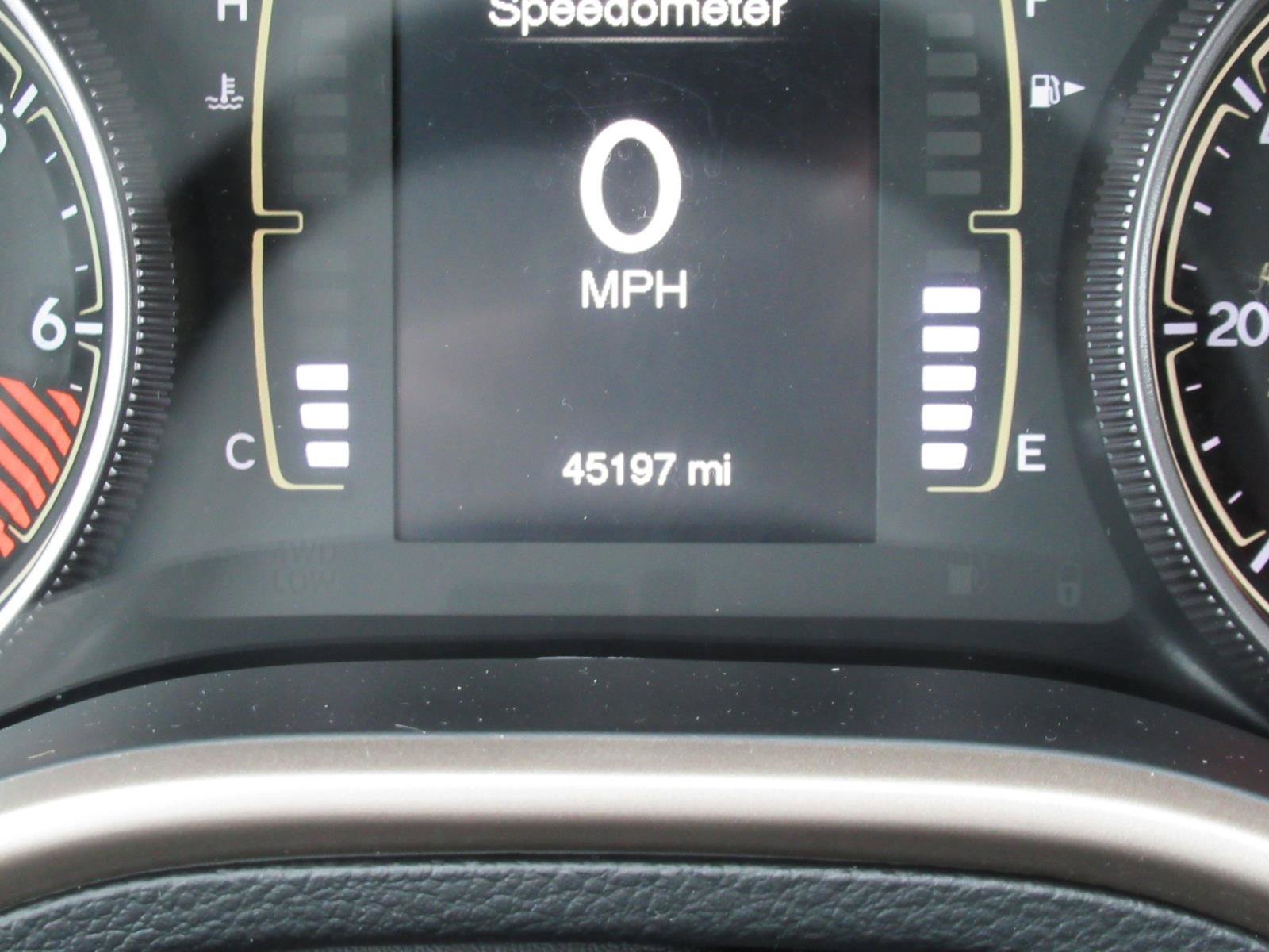 Used 2015 Jeep Cherokee Latitude w/ Cold Weather Group AWD/4WD image 32