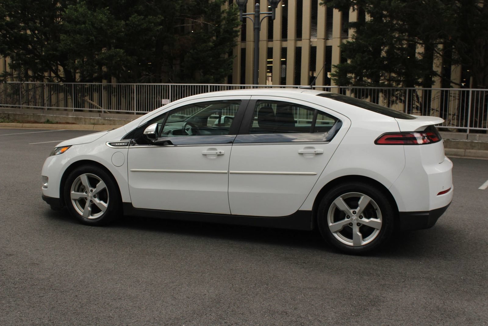 Used 2013 Chevrolet Volt w/ Enhanced Safety Package 1 FWD image 9