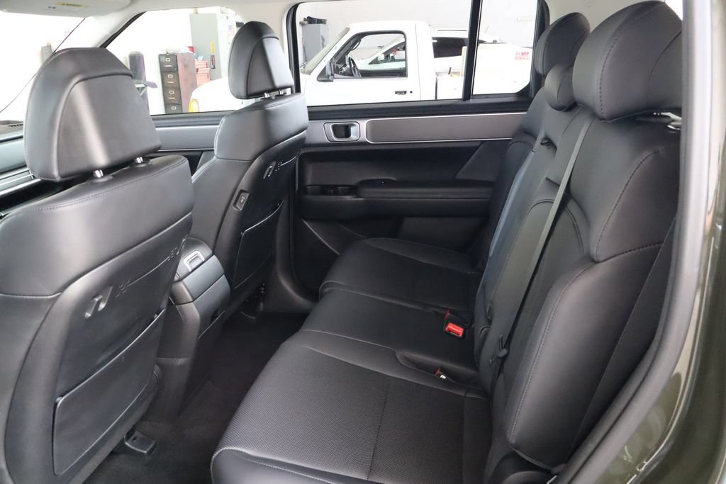 Used 2025 Hyundai Santa Fe SEL FWD image 32