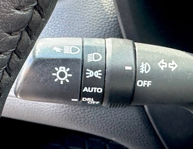 Used 2022 Toyota RAV4 XLE Premium AWD/4WD image 23
