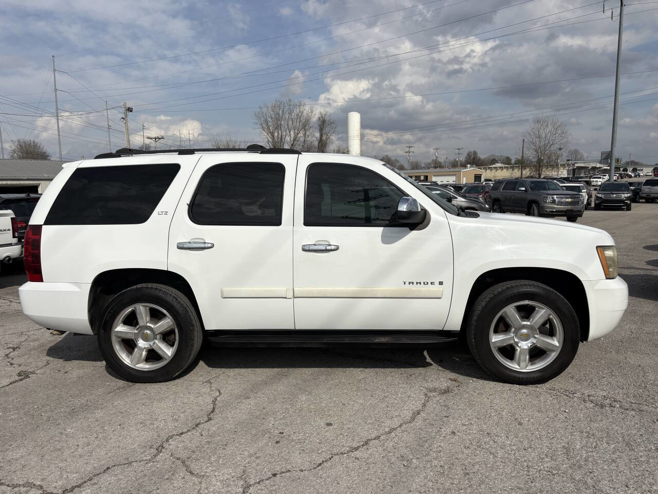 Used 2007 Chevrolet Tahoe LTZ w/ LTZ Preferred Equipment Group RWD image 2