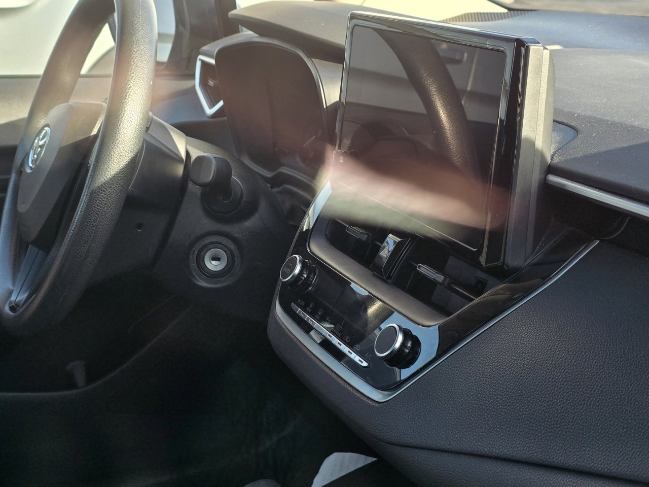 Used 2024 Toyota Corolla LE image 16