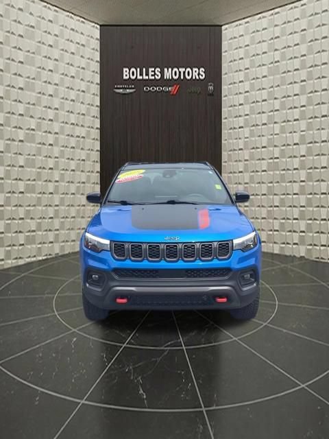 Certified 2025 Jeep Compass Trailhawk w/ Trailhawk Elite Group AWD/4WD image 14