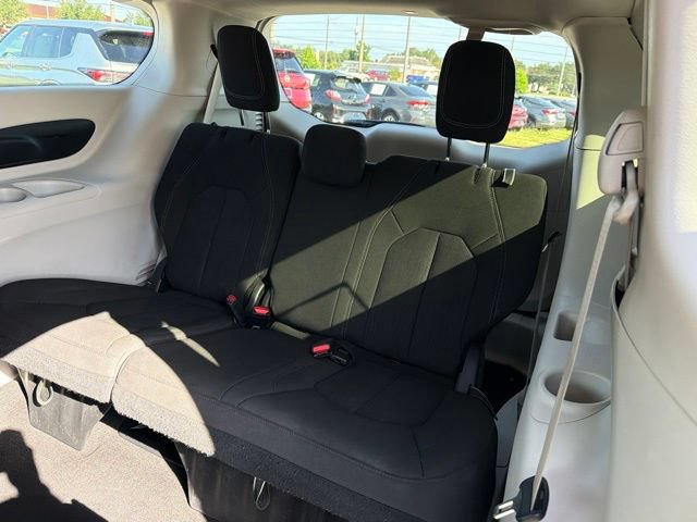 Used 2023 Chrysler Voyager LX FWD image 17