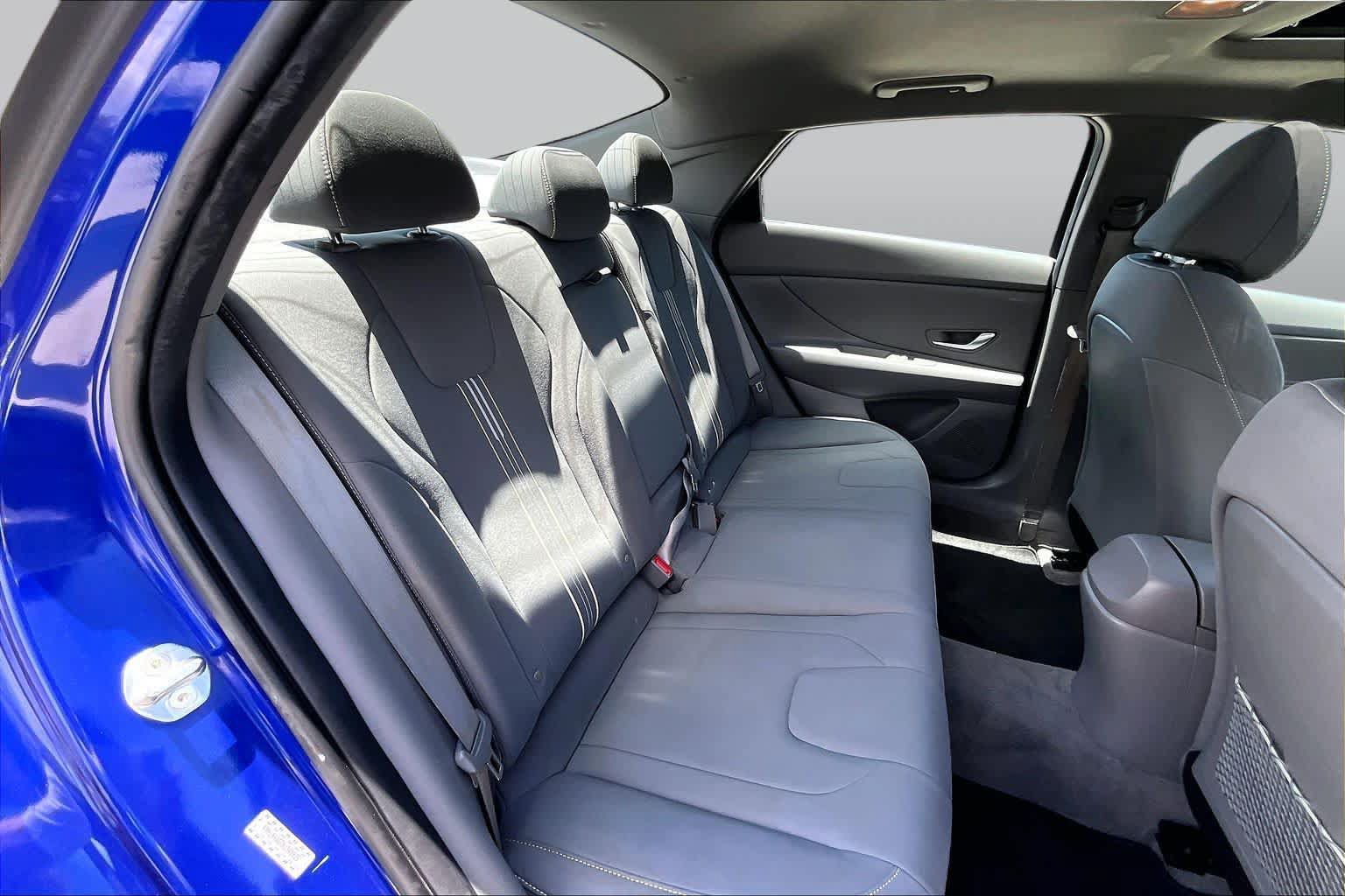 Used 2022 Hyundai Elantra SEL w/ Convenience + Premium Package FWD image 17