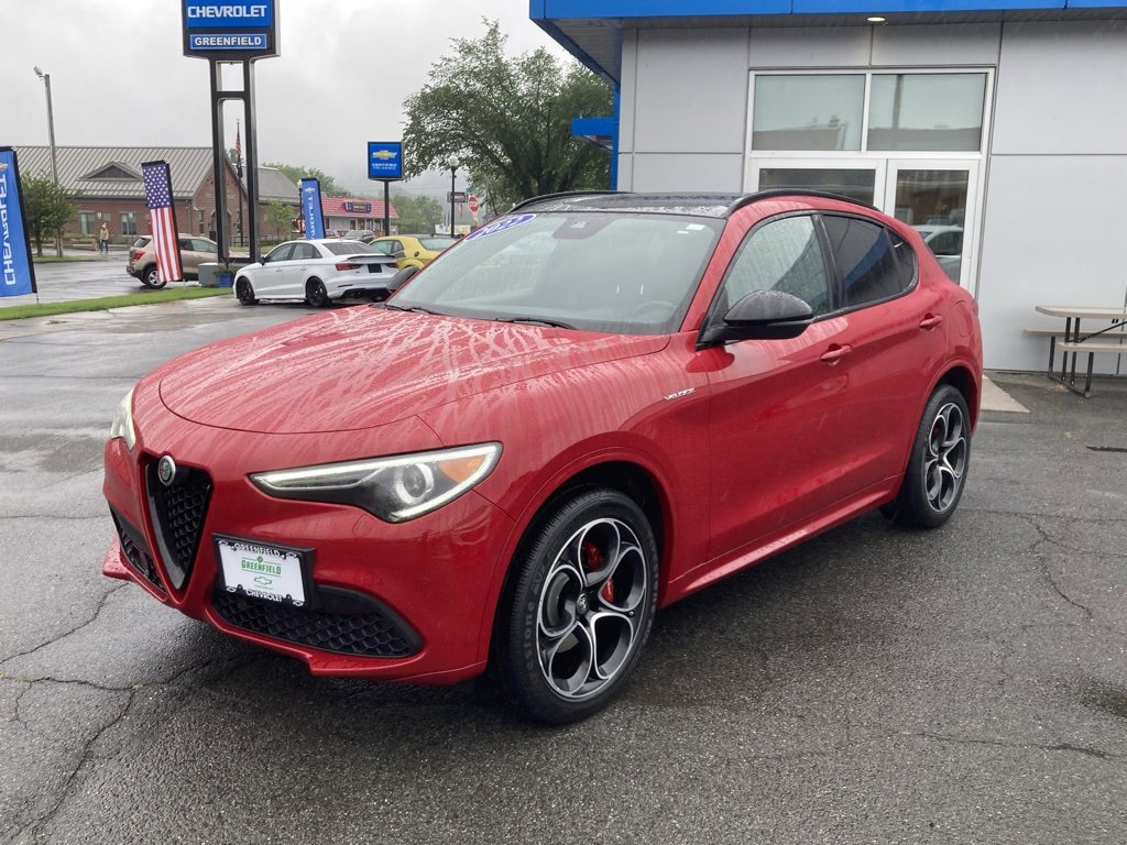 Used 2022 Alfa Romeo Stelvio Veloce image 3