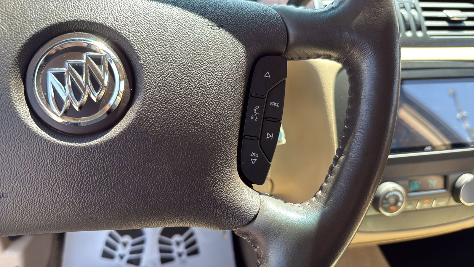Used 2011 Buick Lucerne CXL w/ Driver Confidence Package FWD image 12