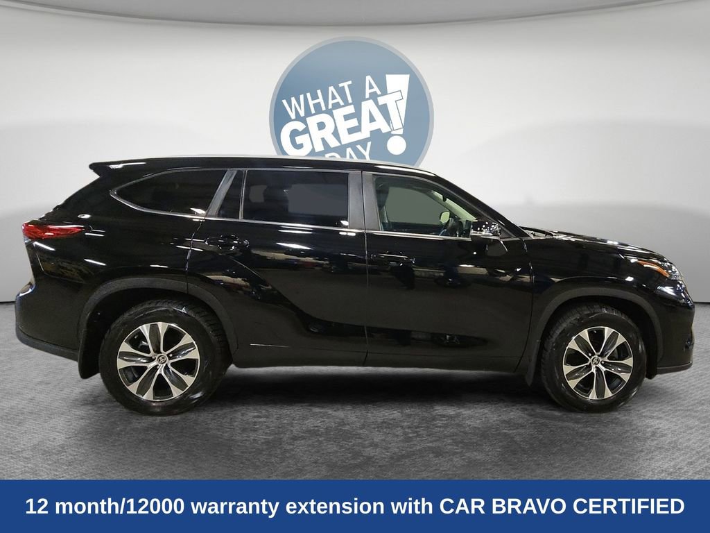 Used 2023 Toyota Highlander XLE AWD/4WD image 2